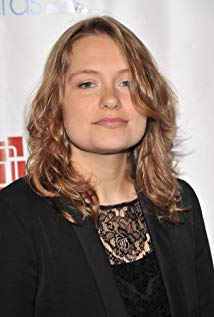 How tall is Merritt Wever?